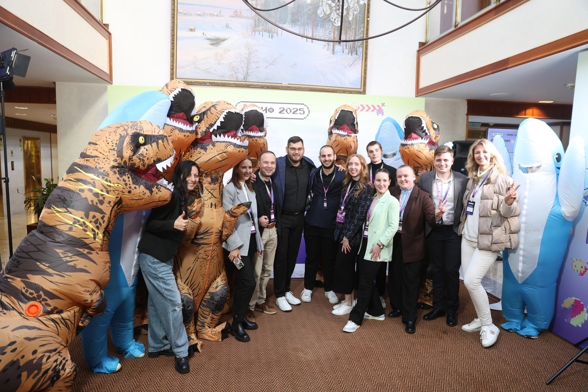 From left: Sofia Zakharova (Presidential Administration), Ekaterina Sorokova (Presidential Administration), Yuri Lindre (Center for Global IT Cooperation), and Dmitry Gulyaev (Russian Association for Electronic Communications). Margarita Klimanova (Presidential Administration) is on the far right.