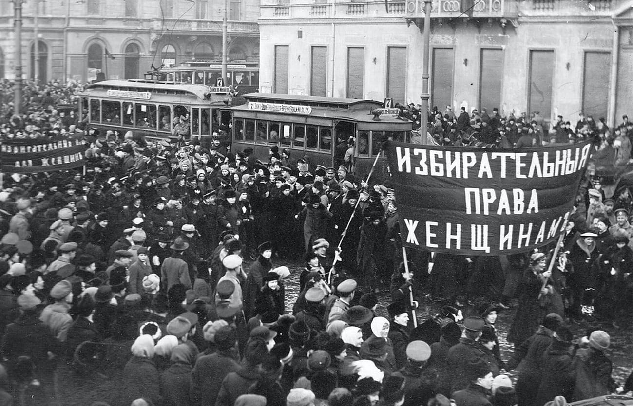 Войну заканчивает революция. Как антивоенные выступления 8 марта привели к отречению царя