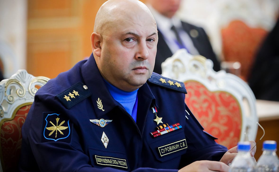 Командующий бомбардировками Украины главком ВКС России Суровикин руководил колонной техники, задавившей людей во время путча в 1991 году