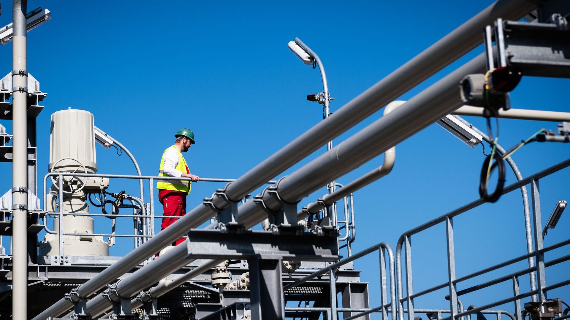 Russian government fails to substitute foreign equipment for LNG production, writes Kommersant