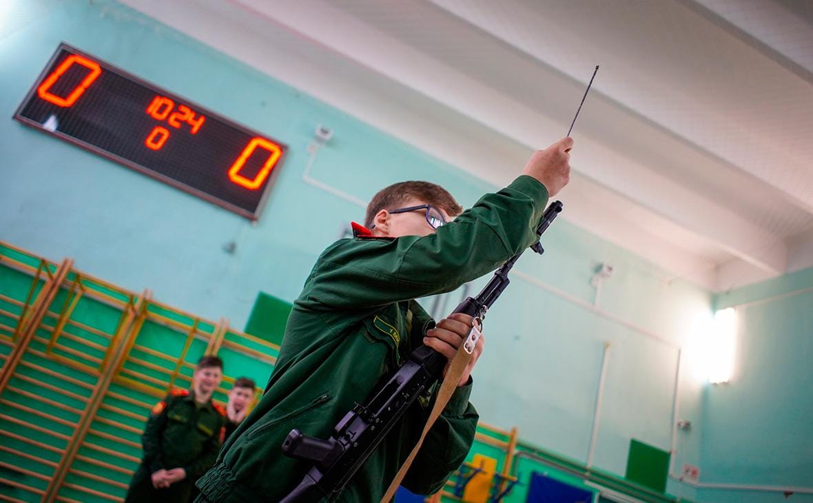 Military training program approved for Russian schoolchildren in grades 10-11