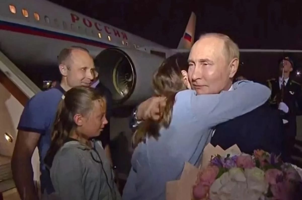 Russian spy family convicted of espionage in Slovenia receives secret state decorations from Putin after return in August prisoner swap