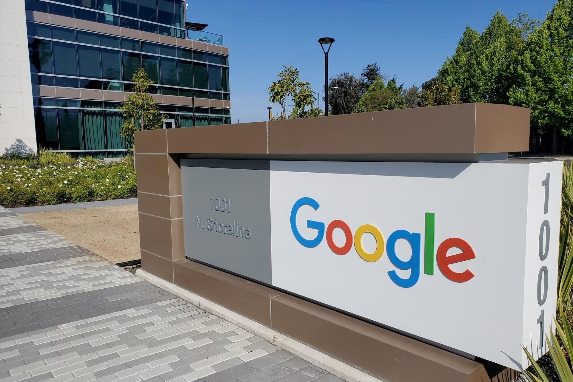 Еврокомиссия потребовала от Google делиться поисковыми данными с конкурентами