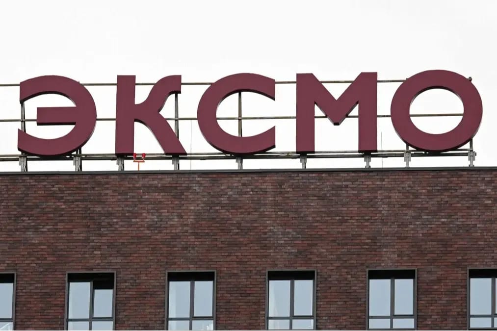 «Эксмо» давно изъяло книги с ЛГБТ-контентом и проверяет выпускаемые произведения на «экстремизм» — издательство