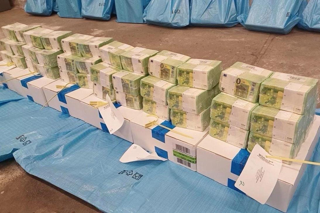 Hungary returns seized Oschadbank gold and over $80 million in cash to Ukraine, Zelensky says