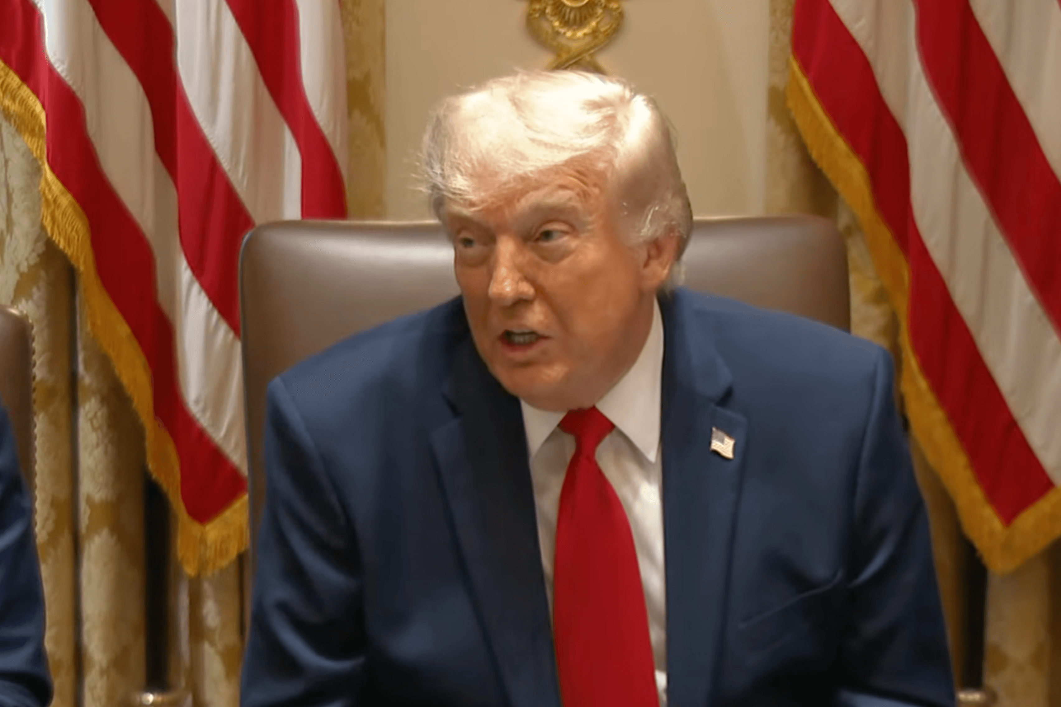 Трамп пообещал разбомбить союзника США Оман, если страна «не будет вести себя прилично»