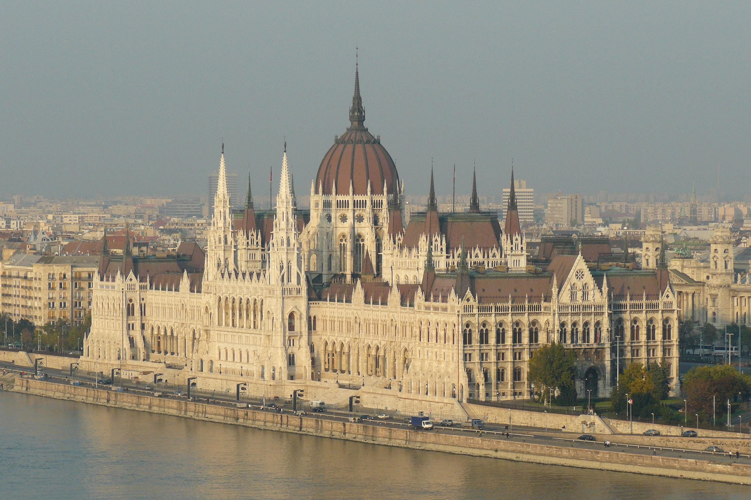 Парламент Венгрии принял закон о создании агентства для возврата государственных средств, незаконно присвоенных за время правления Орбана