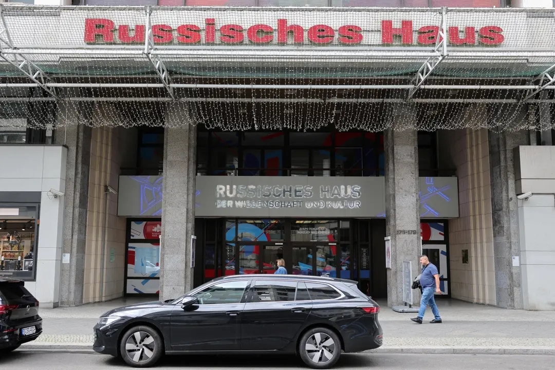 Outside the “Russian House” in Berlin. Photo: Reuters / Fabrizio Bensch