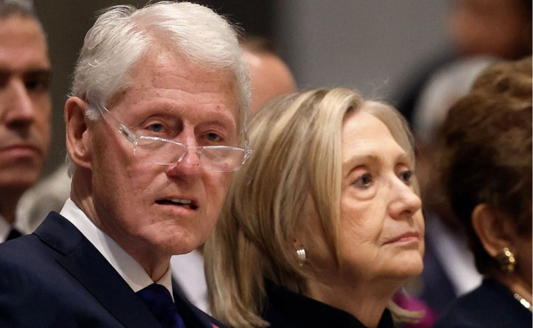 Билл и Хиллари Клинтоны  (Фото: Kevin Dietsch / Getty Images)