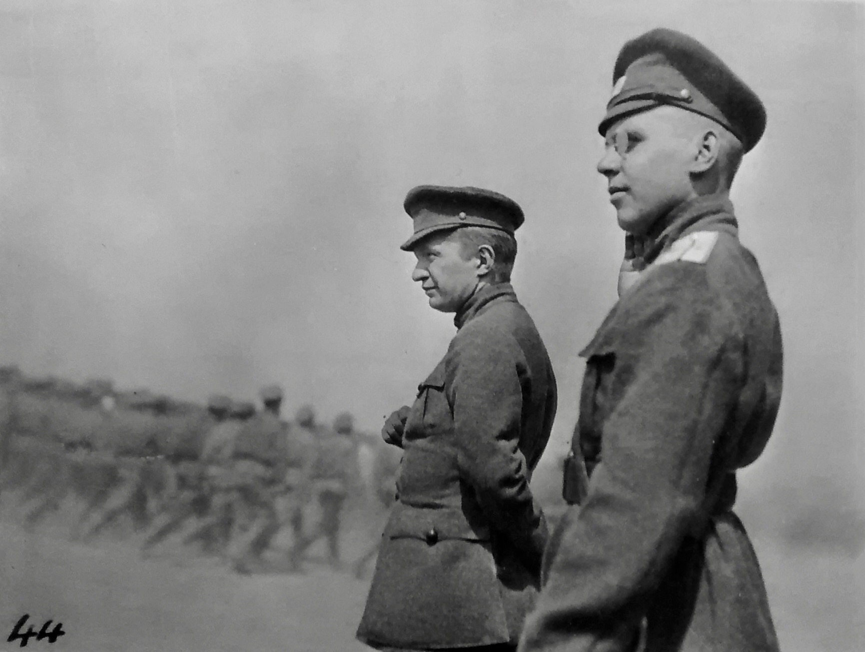 Керенский наблюдает за войсками на фронте. Лето 1917 г.