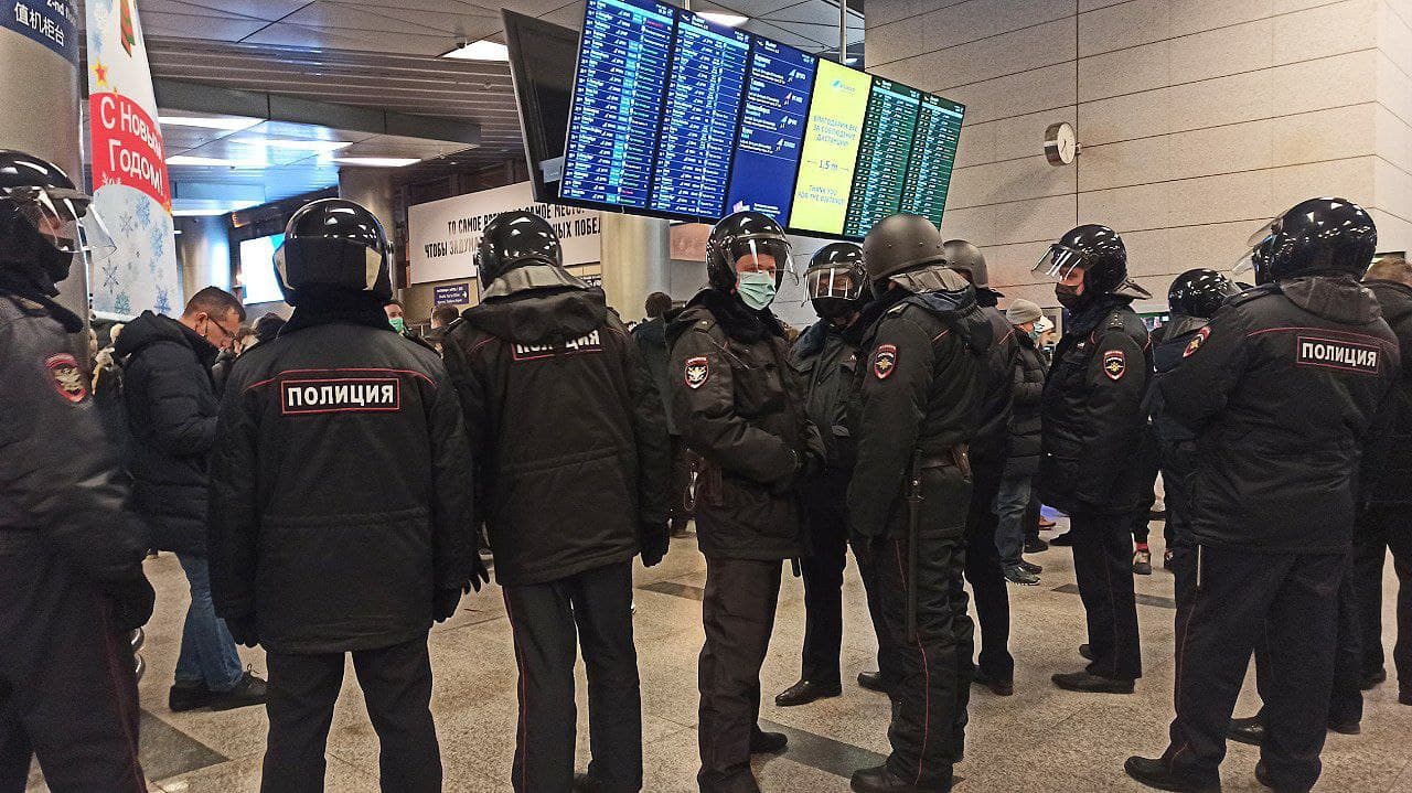 Аэпроорт Внуково в ожидании прилета Навального
