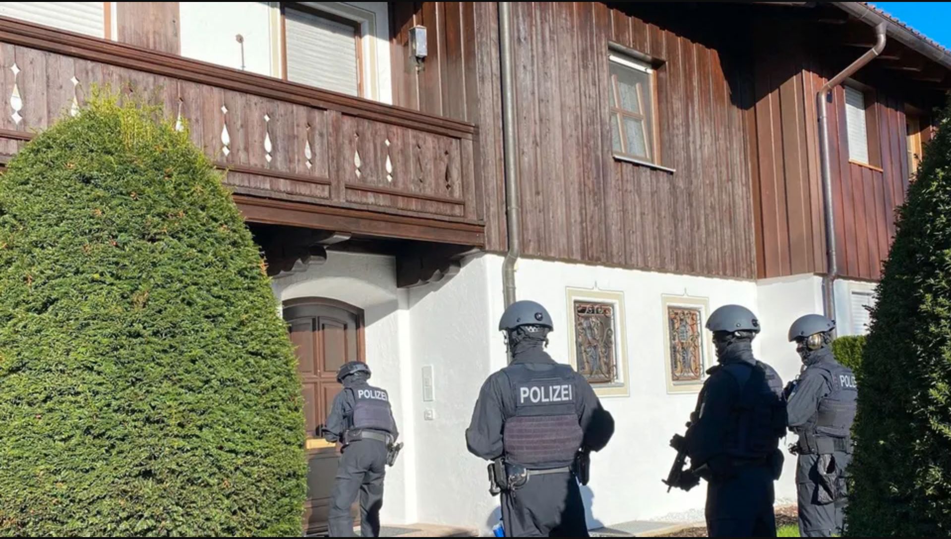 German police prepare to search Usmanov's villa in Bavaria.