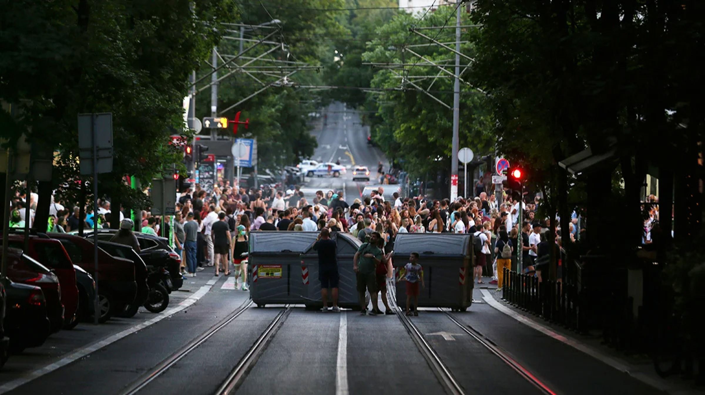 Protesters erect barricades on the roads  Andrej Cukic / EPA