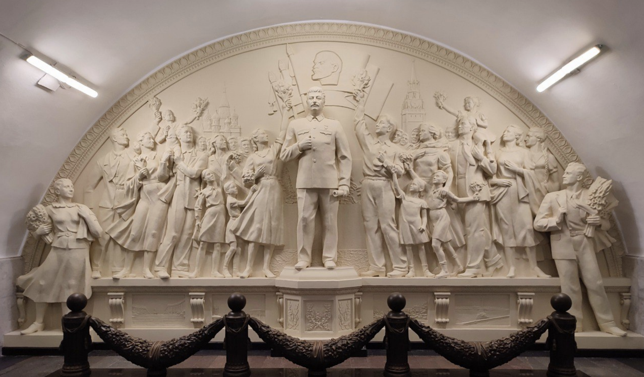 The recently unveiled “restoration” of a sculptural relief depicting Joseph Stalin at Moscow’s Taganskaya metro station. Photo: SOTAvision