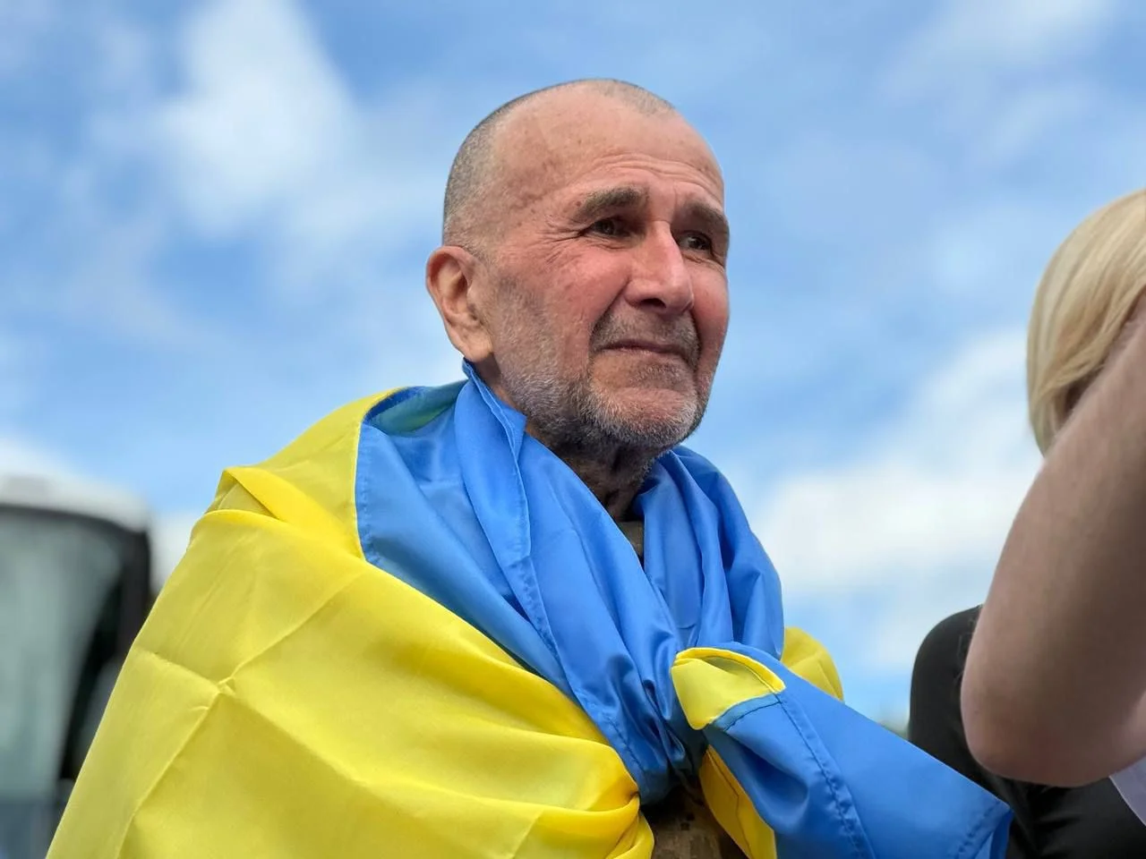 Volodymyr Mykolaienko immediately after returning from captivity. Telegram channel of Kherson Oblast Military Administration Head Yaroslav Shanko