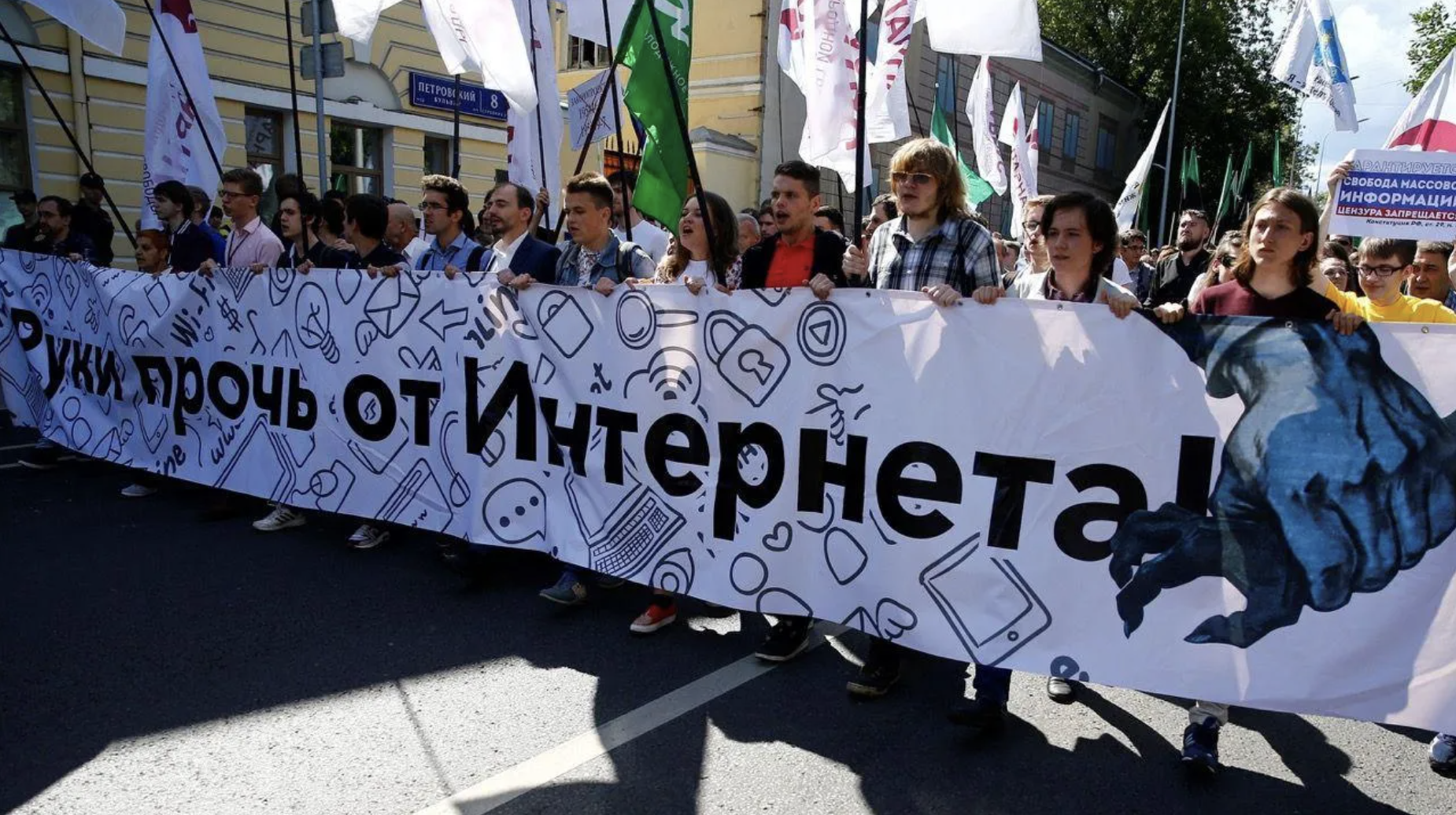 In 2017, when regulator Roskomnadzor attempted to block the popular messaging app Telegram for the first time, thousands of people took to the streets in Moscow to protest for internet freedom. Photo: Sefa Karacan / Anadolu Agency / Getty Images