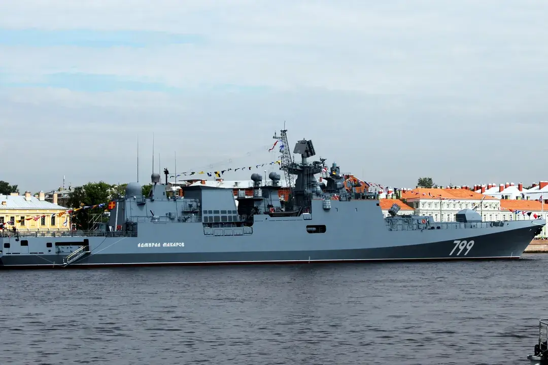 Russian Navy frigate Admiral Makarov on the Neva River in St. Petersburg, 2017. Photo: Radziun / Wikimedia Commons (CC BY-SA 4.0)